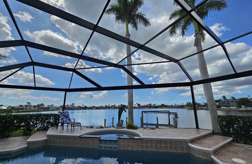 Eight Lakes Villa | First class location by Lake Britannia with direct gulf access