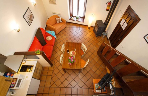 Robregordo Apartment | First floor bedroom and fireplace duplex