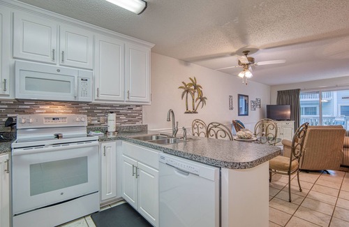 Ash Condo | First Floor Ocean View 2 BD - Outdoor Pool