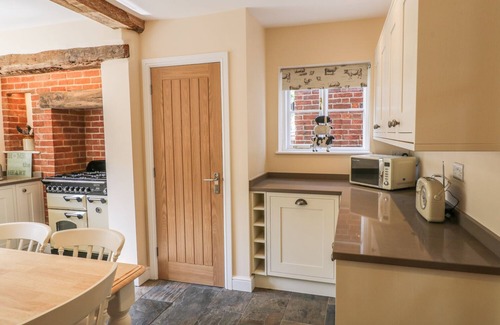 Smisby Cottage | FIRTREE COTTAGE, with open fire in Ashby-De-La-Zouch