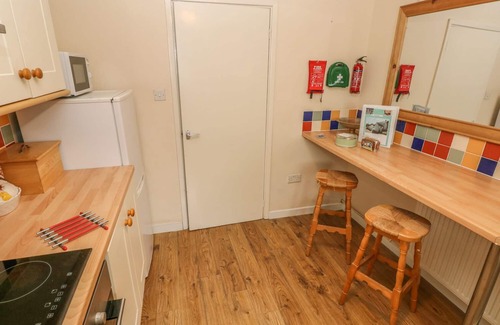 St Ishmaels Cottage | FISHERMAN'S COTTAGE, pet friendly, with a garden in St. Ishmaels