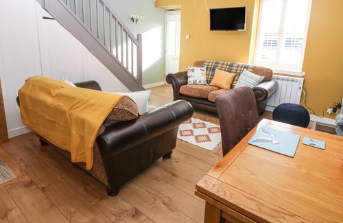 Rhydwyn Cottage | FISHERMAN'S COTTAGE, pet friendly, with open fire in Church Bay