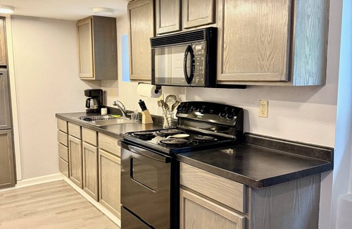 Warsaw House | Fisherman’s Paradise at The Lake. Charming 2 bedroom house by the lake in Warsaw