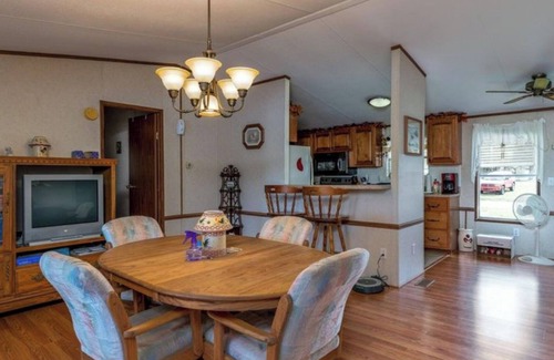 Satsuma House | Fisherman’s Paradise located on the St Johns River, minutes away from the beach