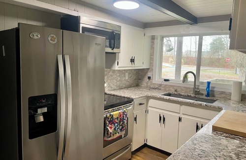 Springville House | Fisherman’s Paradise 3-bedroom lake house with WiFi, AC in Springville, TN.