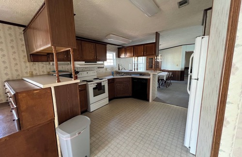 Summerton House | FISHERMEN-Nice 3-bedroom house with boat parking WiFi and AC in Summerton