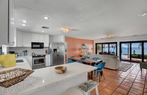 Little Venice House | Fishing and Family Fun paradise Oceanfront 60'ft dock 3 bed 2bath private pool