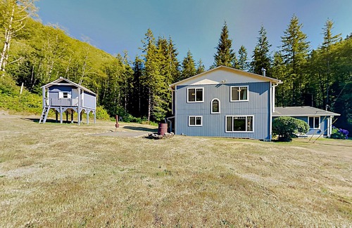 Tillamook Cottage | Fishing & hunting retreat with two suites, loft, forest views & seasonal firepit