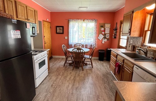 Ashtabula House | Fishing, Wineries, Beaches- Oh My! Near the Historic Ashtabula Harbor.