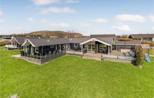 Spodsbjerg House | Five-Bedroom Holiday Home In Rudkobing