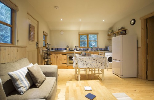 Chilworth Cabin | Five Pines - peaceful & secluded woodland cabin in Surrey Hills