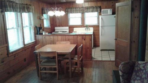 Hot Springs House | Five Points Lake Hamilton Cabin 6