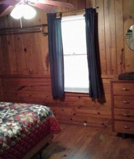 Hot Springs House | Five Points Lake Hamilton Cabin 6