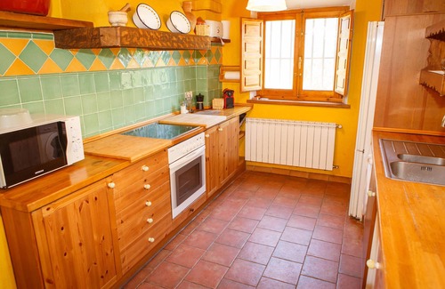 Cubillo House | Five spacious and comfortable double bedrooms with their own full bathrooms.
