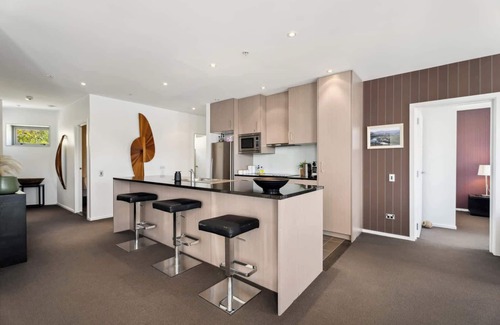 Frankton Apartment | Five Star Luxury Kawarau Penthouse!