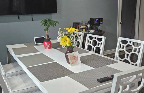 Queens House | Five Star One Bedroom in Queens