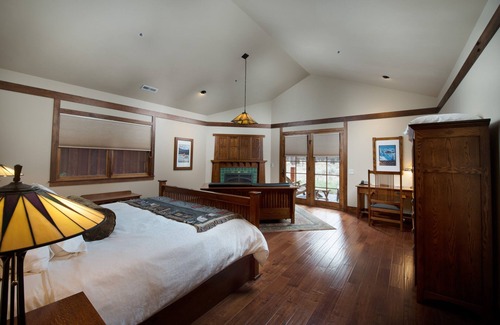 Sisters Hotel | FivePine Lodge & Spa