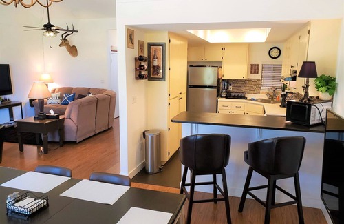 Flagstaff Condo | Flagstaff Golf Course Condo - 9th Green of Continental Country Club