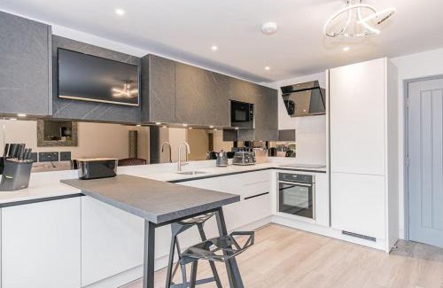 Cowley Apartment | Flat 1, 161 Crescent Road Luxury Apartment