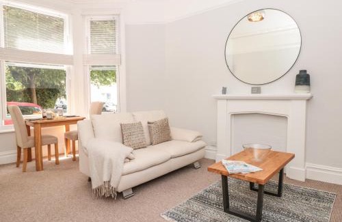 Torquay Apartment | Flat 1 Byfield