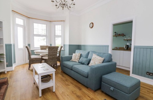 Frinton-on-Sea Cottage | FLAT 1, CAMBRIDGE COURT, family friendly in Frinton-On-Sea
