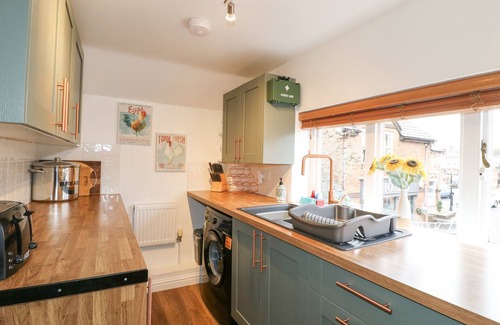 Oakham Cottage | FLAT 2, THE MALTINGS, family friendly, with a garden in Oakham