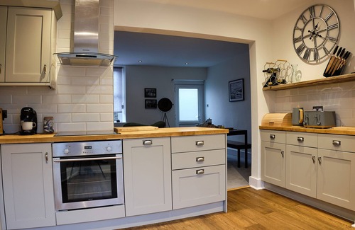 Skipton House | FLAT CAP COTTAGE, family friendly, with a garden in Skipton