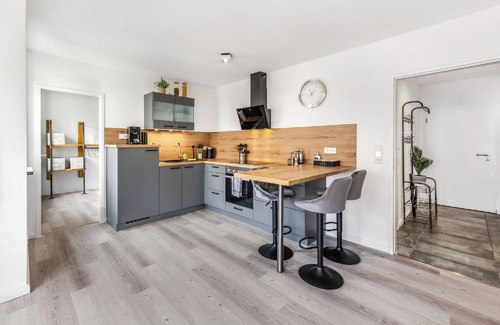 Mitte Apartment | Flat in Südfriedhof with large balcony