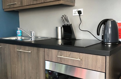Beaconsfield Apartment | Flat No 3 central Beaconsfield - easy walk to Station, NFTS shops & restaurants