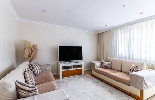 Sariyer Apartment | Flat w Balcony 5 min to Coast and Ferry in Sariyer