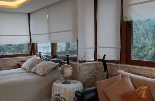 Cumhuriyet Apartment | Flat with Garden and Balcony in Seferihisar