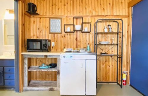 Woods Bay Hotel | Flathead Lake Resort