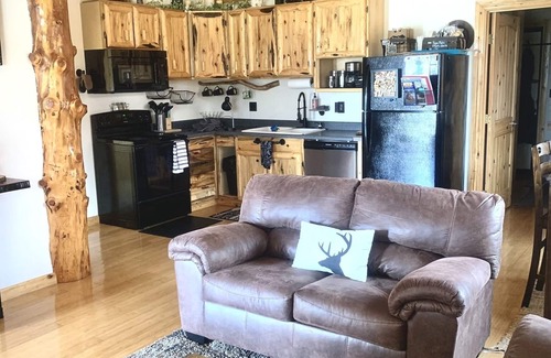 Dayton Apartment | Flathead Lake Shabby Chic w/HOT TUB!