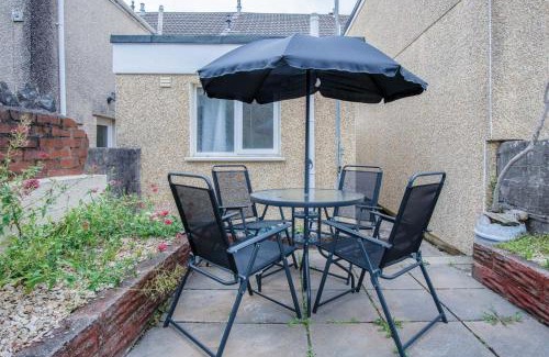 Castle House | Fleet Street - 2 Bedroom Holiday Home - Swansea