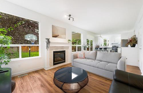 Fleetwood House | Fleetwood Home, Pet-Friendly-Parking-Central HVAC