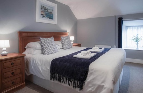 Llanddowror House | Fletcher Coach House - 3 Bedroom Cottage - Pendine