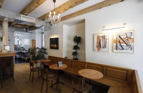 Le Locle Hotel | Fleur de Lis