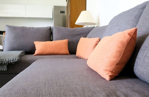 Carbon-Blanc House | FLEURETTE house sleeps 9 near BORDEAUX