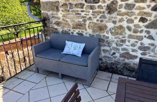 Corgnac-sur-l'Isle Apartment | Fleurs sauvages a Rebeuse NEW HOSTS Full of nature