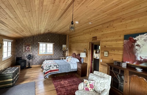 Division No. 3 Cabin | Flint Rock Ranch - The Grey House
