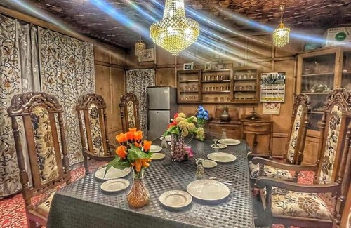 Dal Lake Boat Rental | Floating Luxury Group Of Houseboats