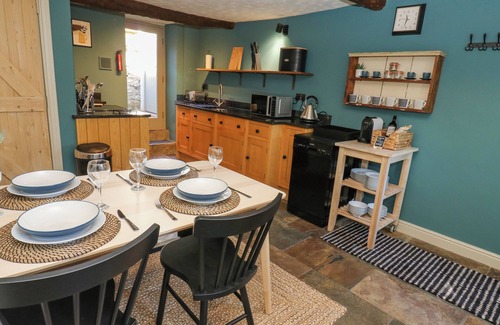 Tideswell Cottage | FLORA COTTAGE, family friendly, with open fire in Tideswell
