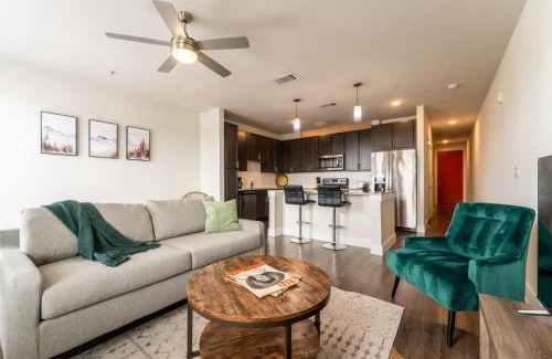 North Loop Apartment | Flora in Austin