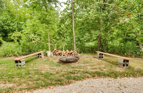 Florence House | Florence Cabin with On-Site Creek!