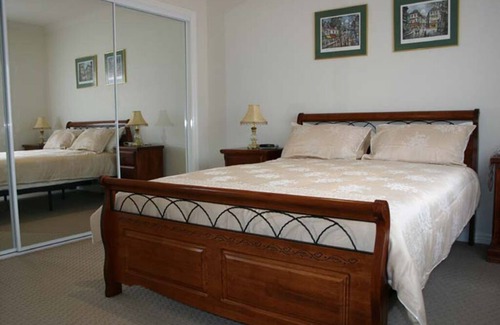 Delahey Villa | Florentine Villas - Your Home away from Home - near Watergardens Town Centre