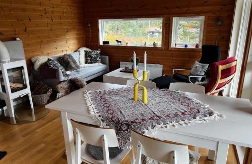 Hardangerfjord House | Flott familiehytte på Haukås i Strandebarm
