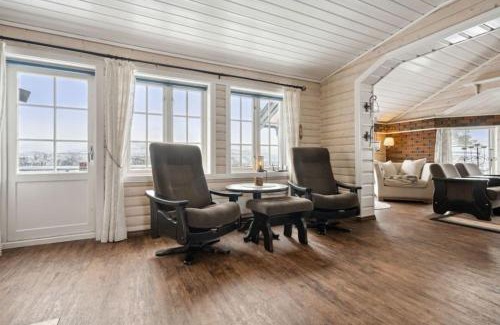 Rokland Apartment | Flott og romslig hytte med særpreg i Lønsdal