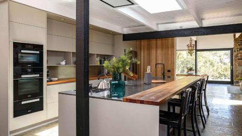 Limonite House | Flow Stone House Gisborne