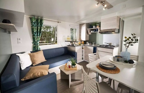 Laurac-en-Vivarais House | Flower Camping Saint Amand * - Homeflower Premium 33m2 (6p-3ch), Clim, TV, LV, bed 160, plancha, Nespresso, terrace XXL 6 people