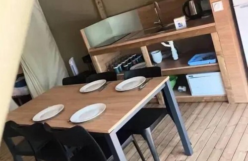 Cordelle House | Flower Camping de Mars * - Woodlodge View Loire Comfort 26m2 - 2 bedrooms + terrace 4 people